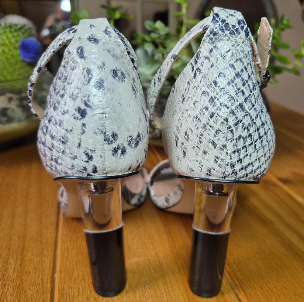 BCBGeneration Lexana‎ Sandals - Size 6
